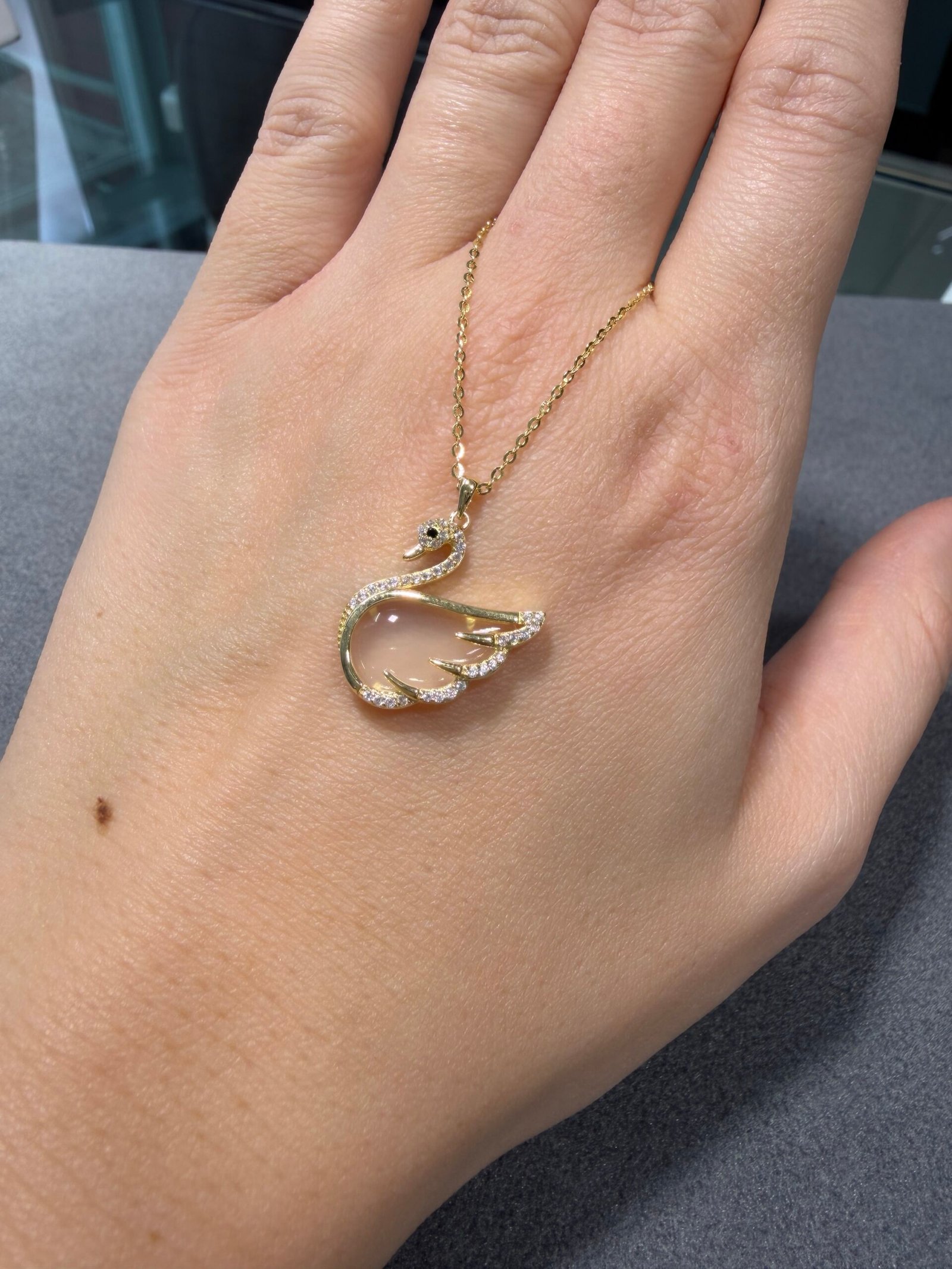 Altın Kaplama 925 Ayar Gümüş Kedi Gözü Taşlı Kuğu Kolye – Zarif Zirkon Detaylı Tasarım