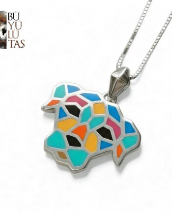 Renkli Mine Mozaik Tasarım Köpek Figürlü Gümüş Kolye – 45 cm Zincirli, Özel İmalat