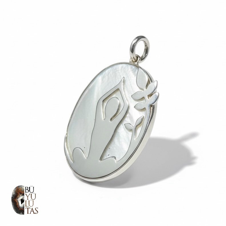 El İşçiliği Tasarım Sedef Kolye Ucu – 925 Ayar Gümüş, Tek ve Özgün Parça Yoga Yapan Kadın