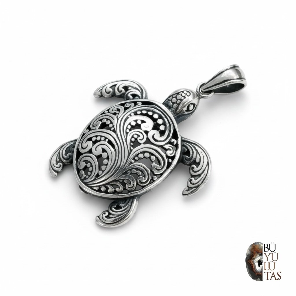 925 Ayar Oksitli Gümüş Oyma Desenli Kaplumbağa Kolye Ucu – El İşçiliği Tasarım