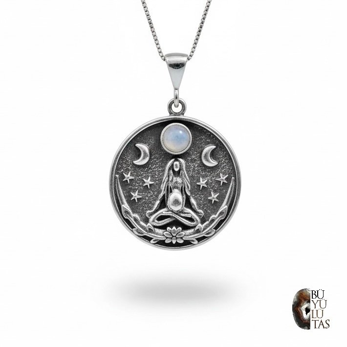 Gaia Toprak Ana ve Ay Taşlı Gümüş Tasarım Kolye – Dişil Enerji & Spiritüel Denge Sembolü